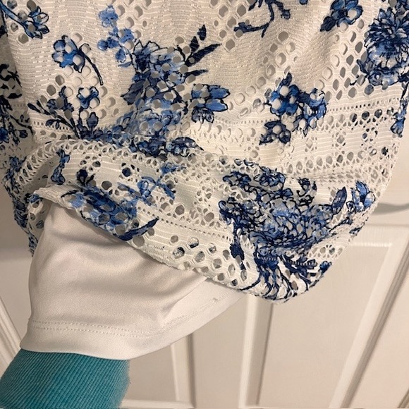 R&K Floral Lace Dress Bell Sleeve White‎ Blue Party Cocktail Size 10 - Picture 4 of 6